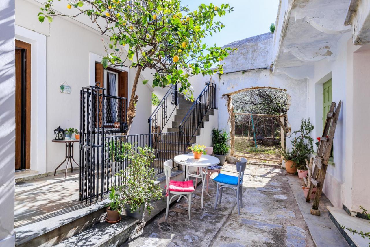 Petradi Town Apartment Skopelos Buitenkant foto