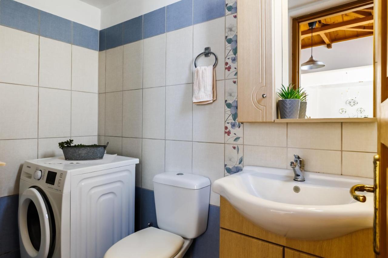 Petradi Town Apartment Skopelos Buitenkant foto